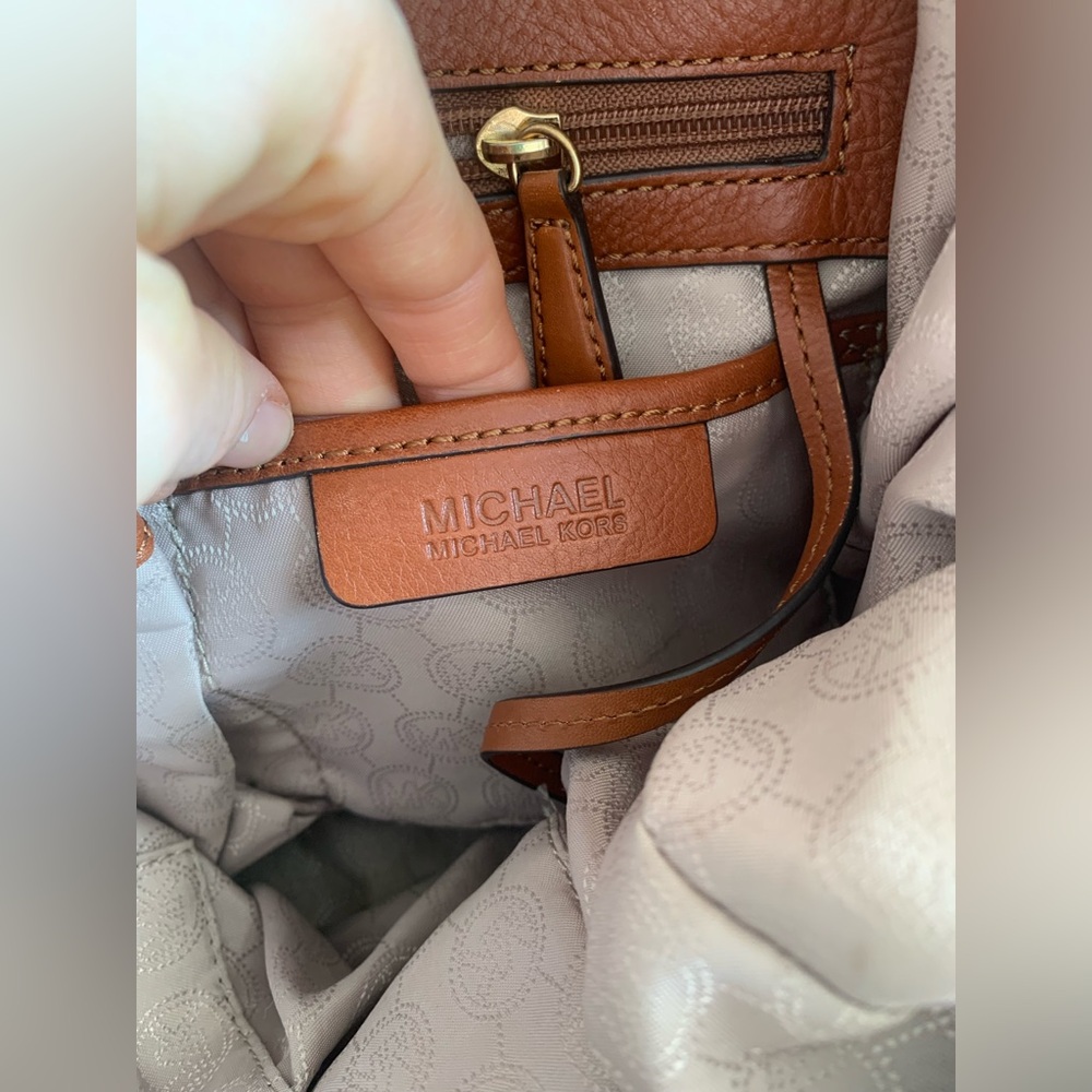 Michael Kors - Monogram Purse  3 compartment Gently Used Shoulder bag - Picture 5 of 15